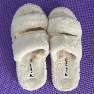 Fabletics fluffy off white slippers sz 9.5